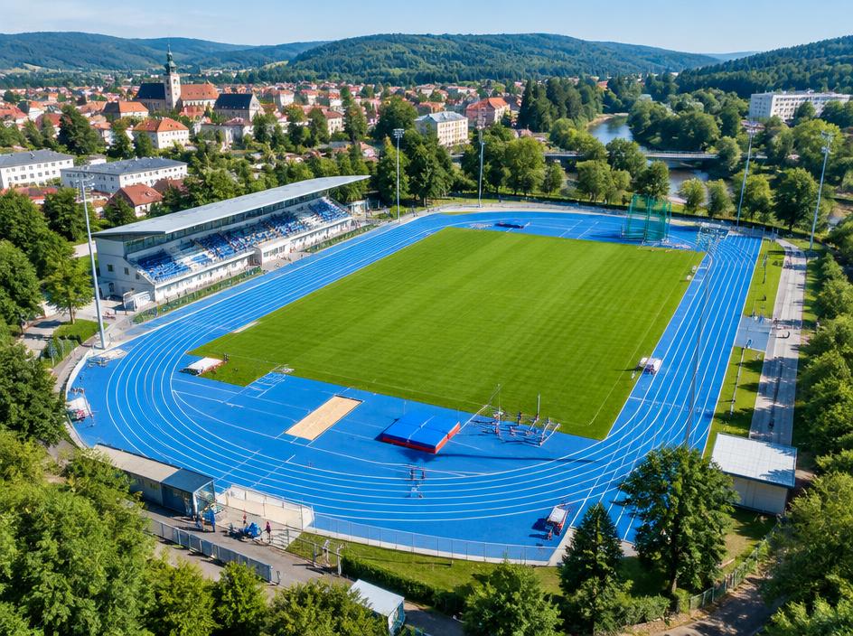Atletický stadion obklopený zelení