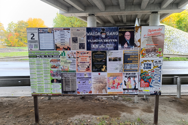 Foto výlepové plochy v Milevsku 2 NADJEZD