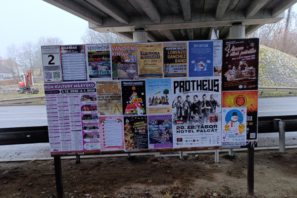 Foto výlepové plochy v Milevsku 2 NADJEZD