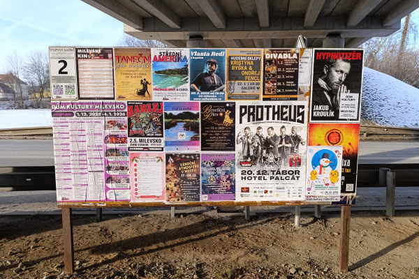 Foto výlepové plochy v Milevsku 2 NADJEZD