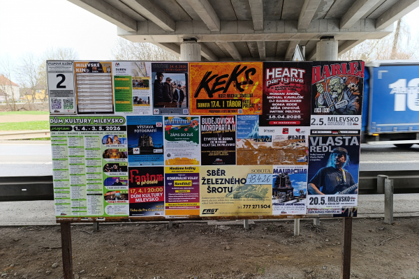 Foto výlepové plochy v Milevsku 2 NADJEZD