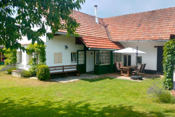 Foto turistického cíle Prázdninová chalupa s uzavřeným dvorem a zahradou