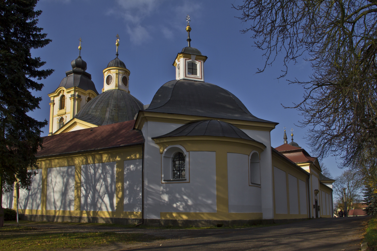 Foto Poutní kostel Jména Panny Marie