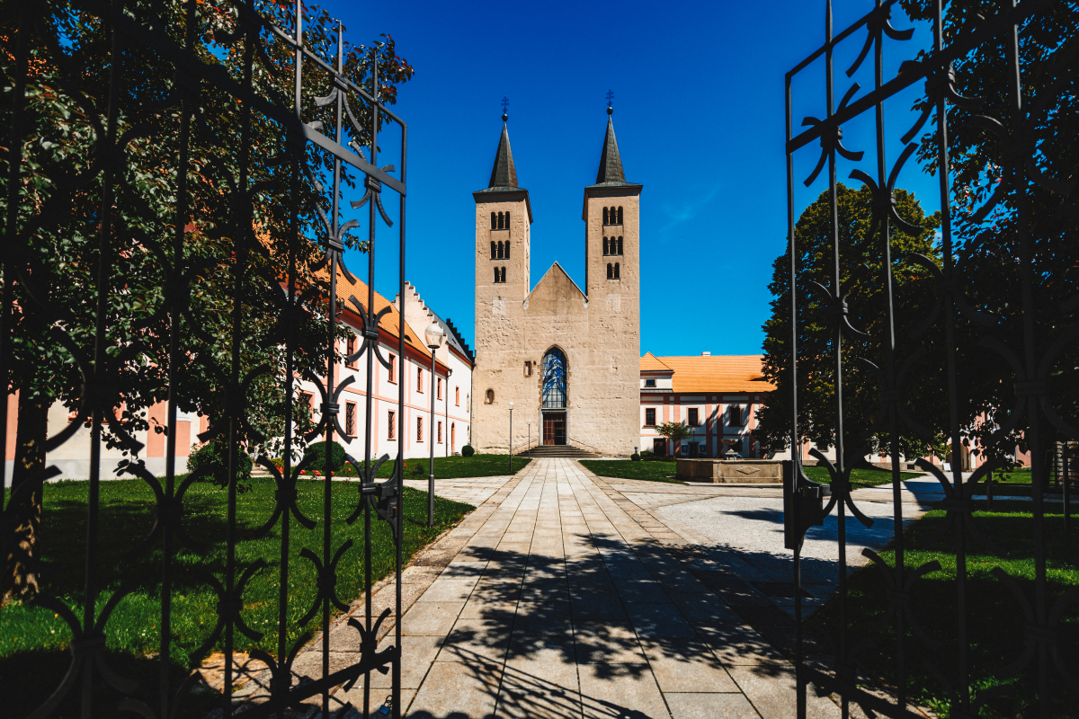 Foto Milevský klášter slaví 900 let založení řádu