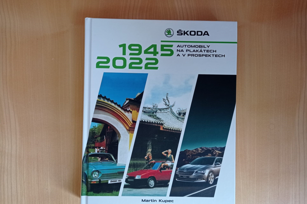 Nová kniha - Automobily Škoda na plakátech a prospektech 1945-2022