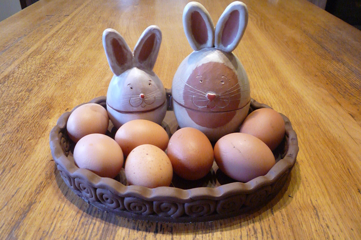 Foto Kurz keramiky - ozdobná miska a velikonoční zajíček