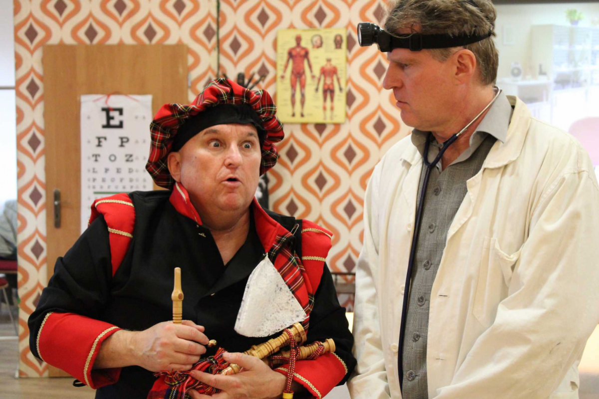 Foto Divadlo - Nikdo nejsme normální