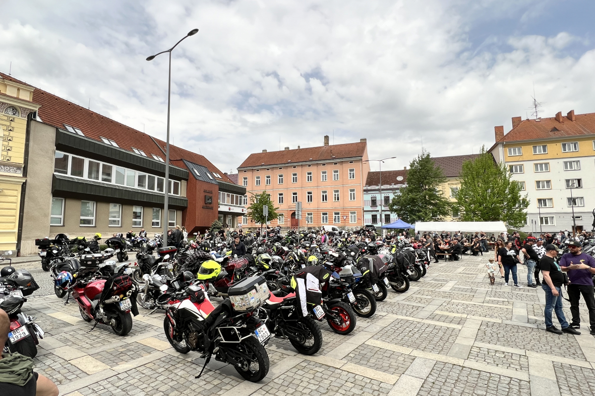 Foto 17.  Setkání motorkářů s požehnáním na cestu 