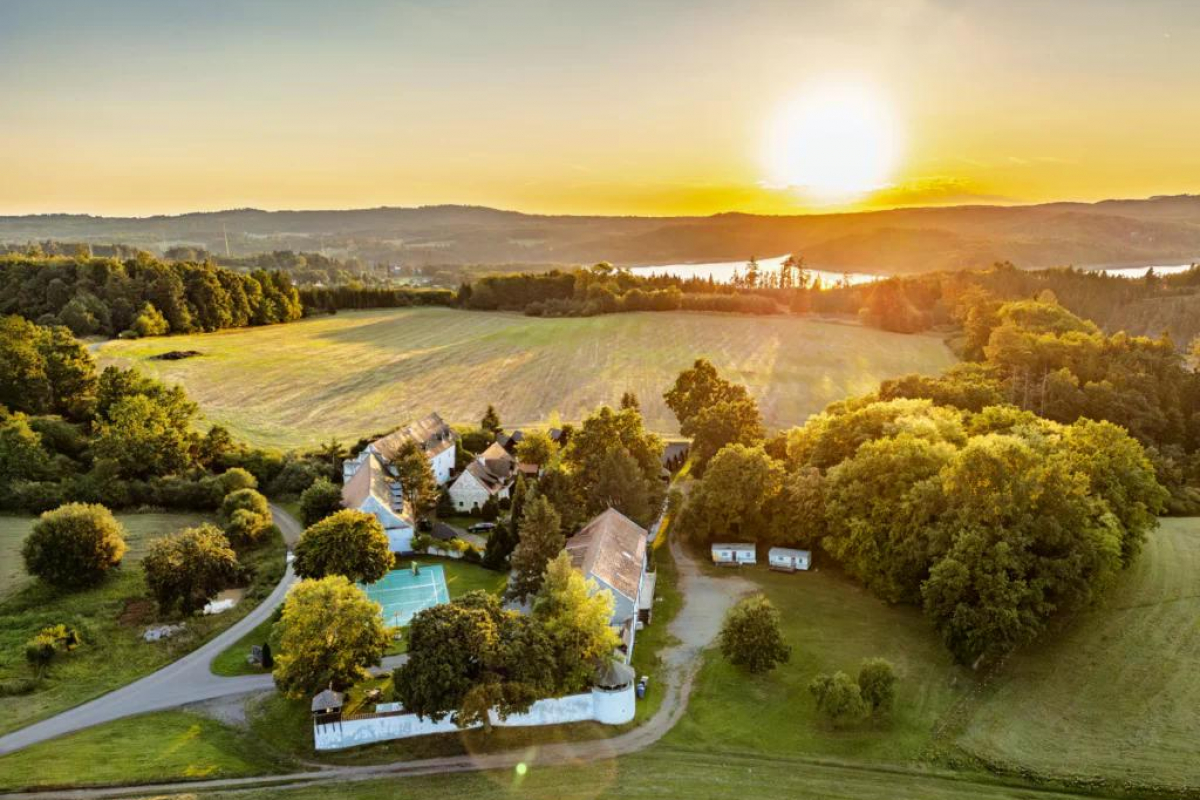 Foto Tvrz Holešice - Orlická přehrada